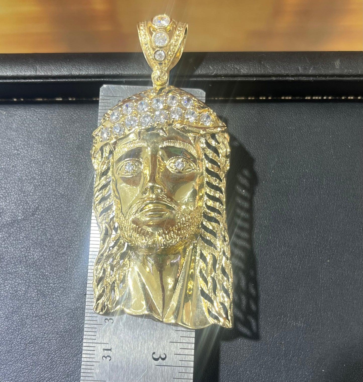 14KT Gold Pendant - 37mm Jesus-Face Design